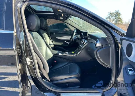 2021 Mercedes-Benz C 300 from USA, damaged, VIN W1KWF8DB3MR624031